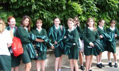 Grŵp o ferched ysgol. Group of school girls